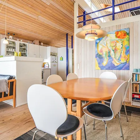 Gorgeous In With Kitchen Holiday home