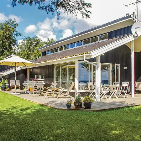 Gorgeous In With Kitchen Holiday home